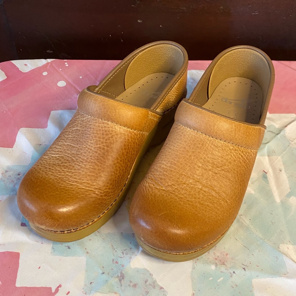 Dansko Professional ‘Honey Distressed’ Leather Clogs — EU 36 / US 6.5–7